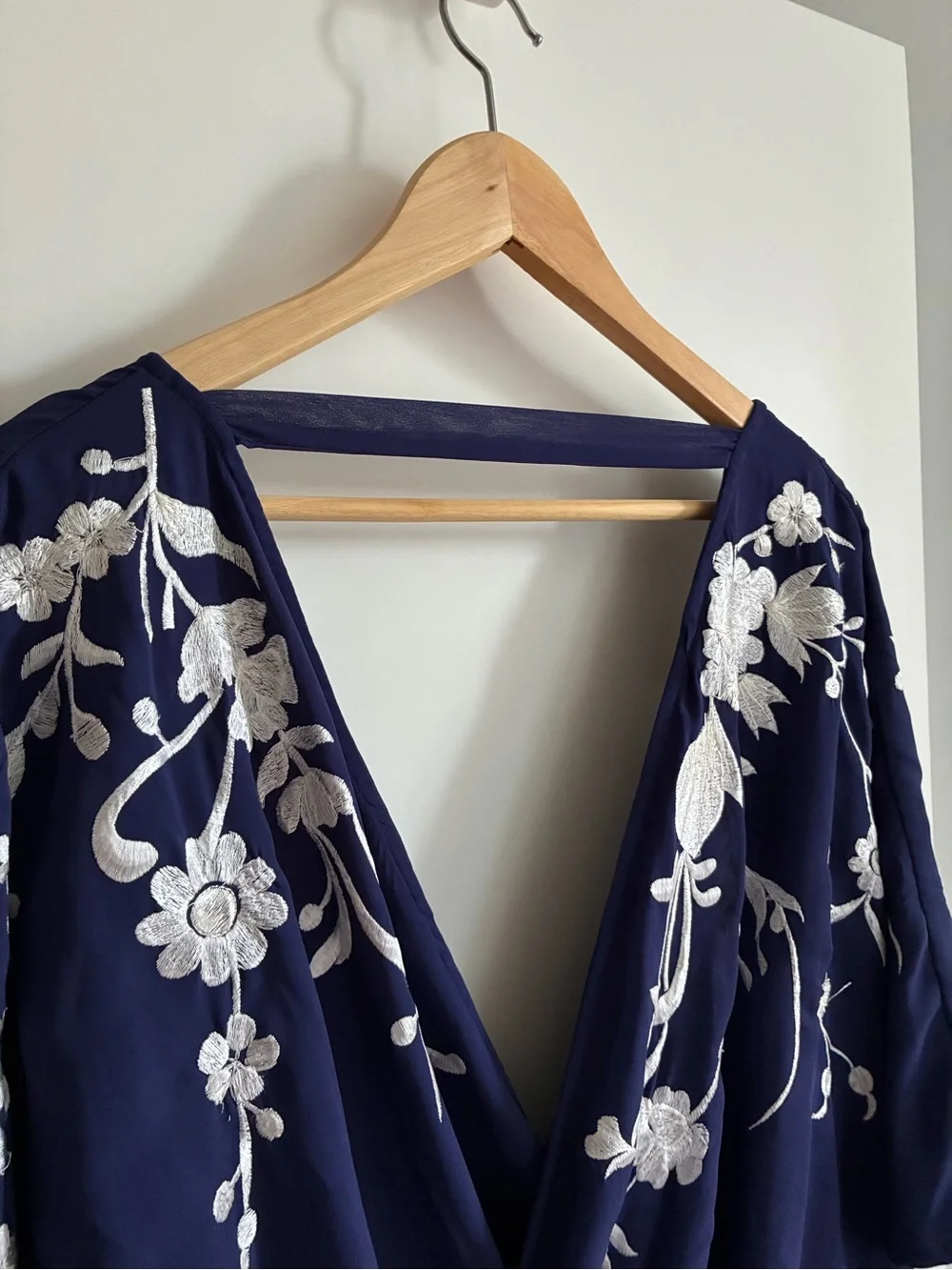 NWT ASOS Deep Navy Embroidered Wrap Kimono Dress with Tie Waist - Size 16 - Picture 9 of 12